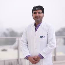 Dr. Varun Gogia - Best Eye Specialist & Retina Surgeon